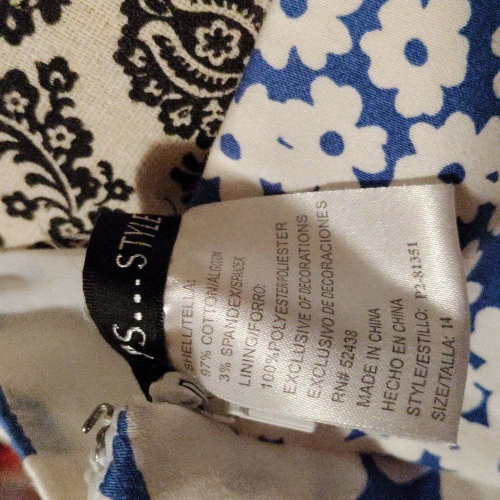 Blue and white floral A-line dress in a size 14 - Picture 10 of 10